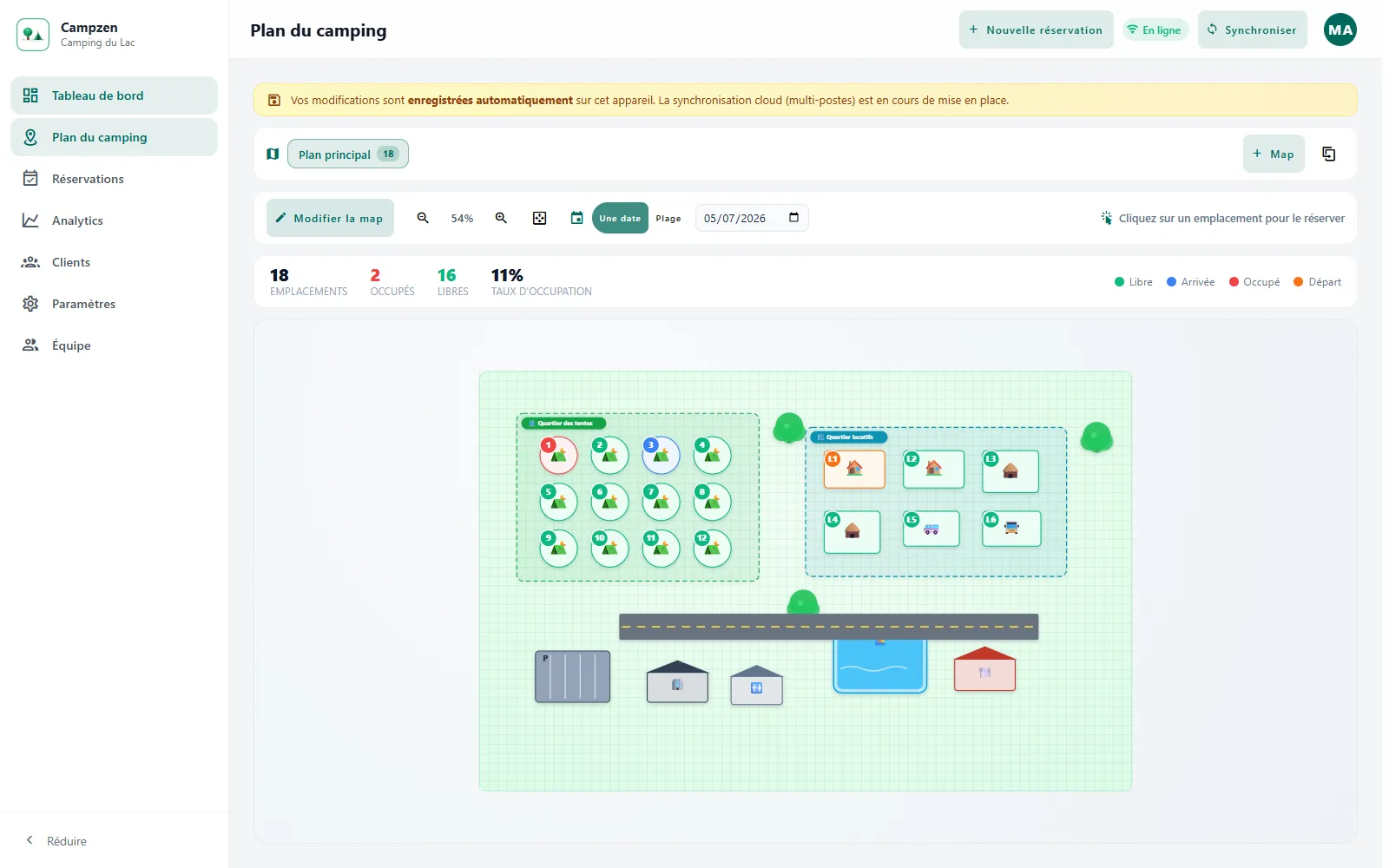 Plan interactif du logiciel Campzen : emplacements colorés selon la disponibilité, piscine et bâtiments